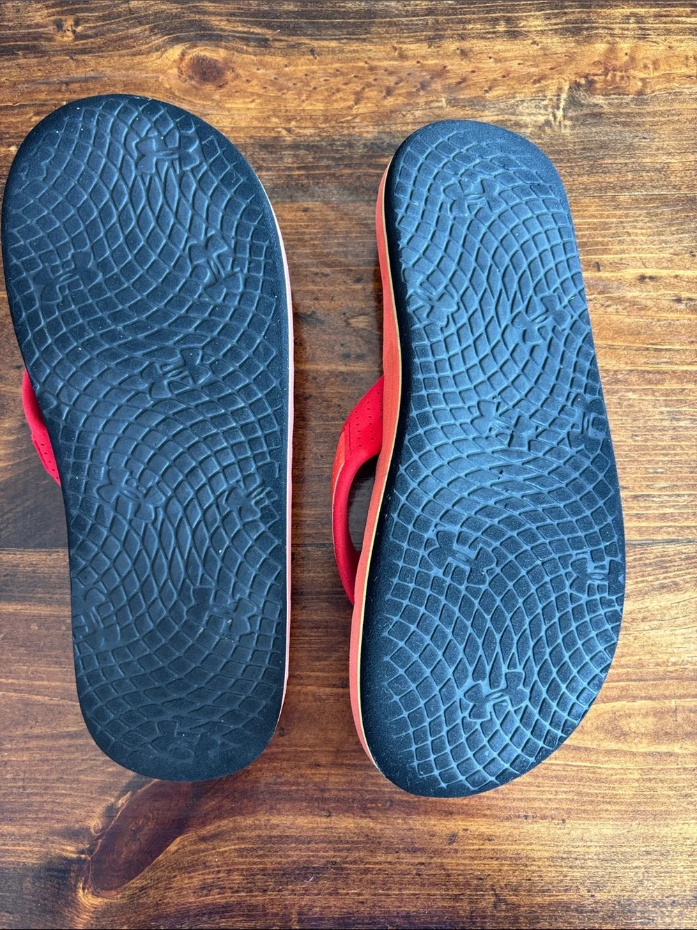 Under Armour Kids Bright red Wave-Textured Flip Flop Sandals - size youth 4